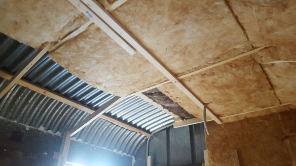 Die neue Dämmung wird verbaut